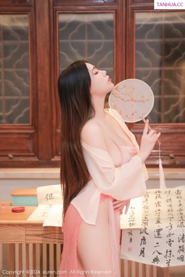   [XiuRen]高清写真图 2024.08.20 No.9040 蛋蛋宝 妩媚美腿第17张图片